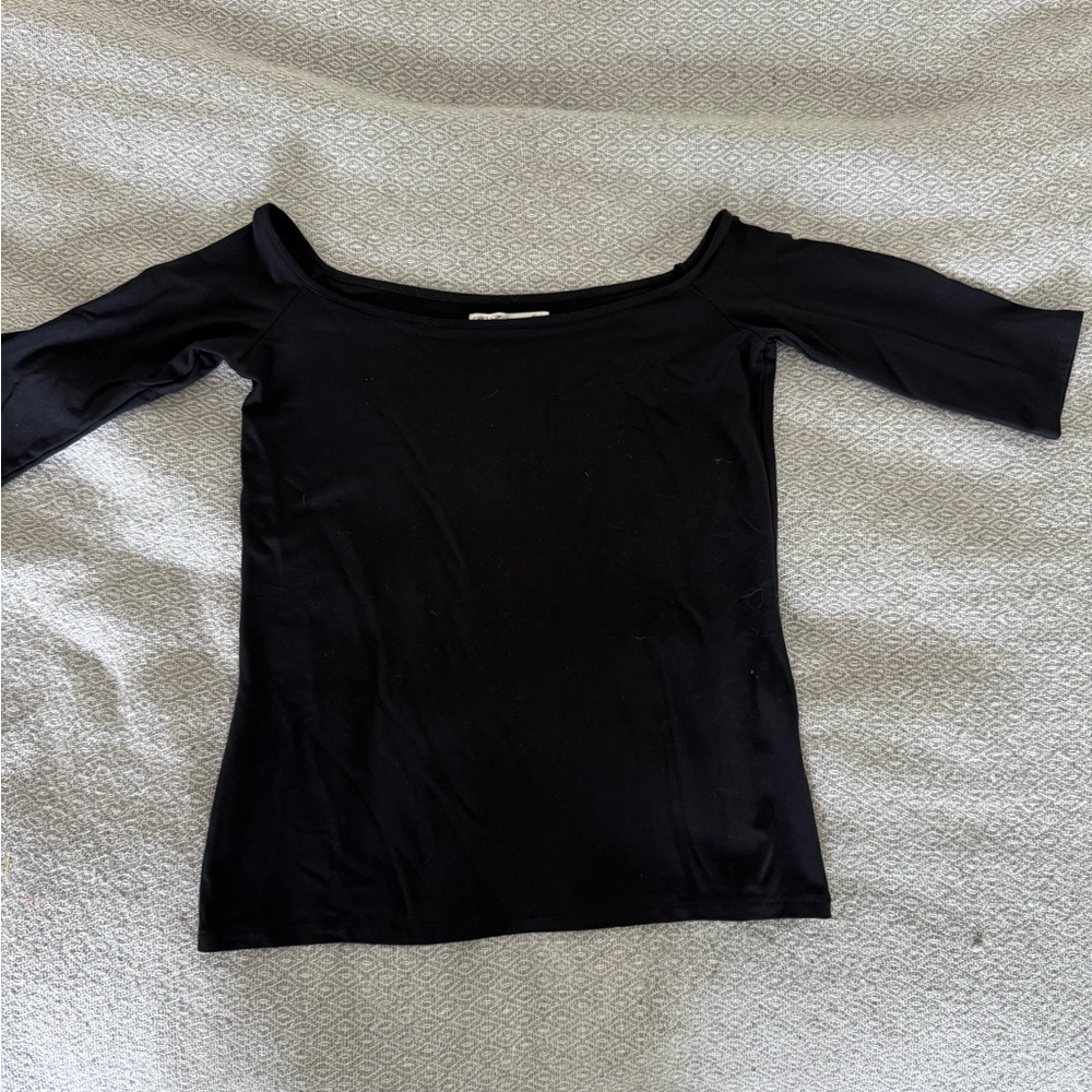 Fighting eel 3/4 sleeve black shirt.